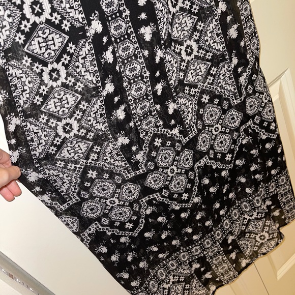 City Triangles Black Floral Print Maxi Dress - Picture 4 of 8